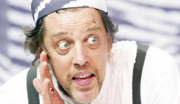 OPINIÃO | O homem que sobra quando o palhaço sai