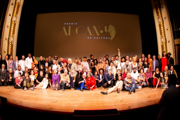 Prêmio Arcanjo de Cultura nasce no Municipal em noite histórica das artes