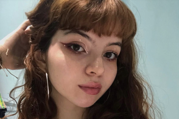 Emília, a menina que fez florescer o invisível