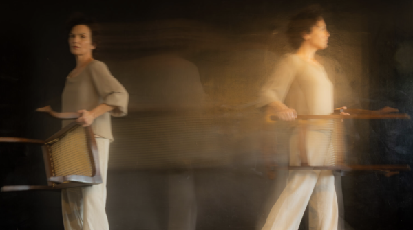 OPINIÃO | A Recaída: o teatro como espelho da sobrevivência