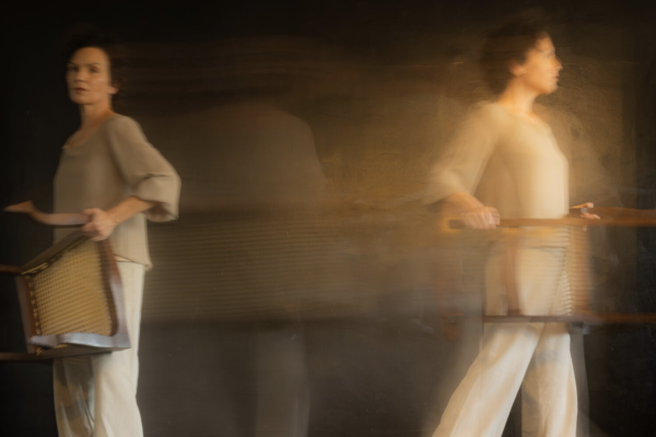 OPINIÃO | A Recaída: o teatro como espelho da sobrevivência