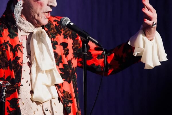 DAGENS NYHETER | O Maior jornal da Suécia traz uma crítica do nosso espetáculo “A Neve do Brasil – Anna Você Pode Ficar”