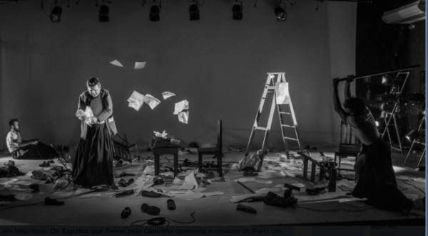 OPINIÃO | Os sapatos que deixamos pelo caminho