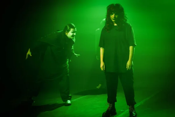 “Rapsódia Guarujá”: sustentar o que escapa