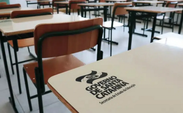 Apanhadão da semana: governo de Santa Catarina retira livros de escolas públicas