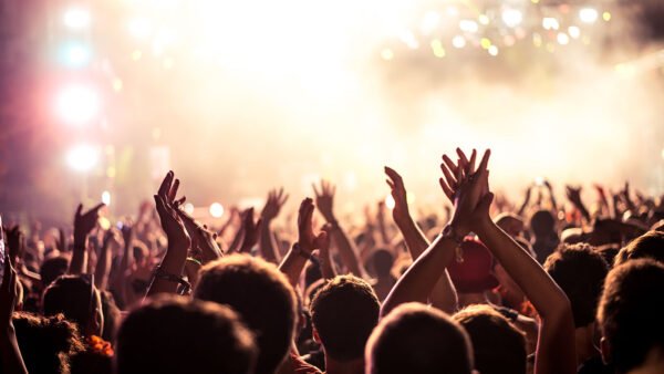 O teatro não é um julgamento – manual de presença pra uma sala escura