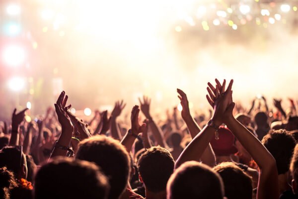 O teatro não é um julgamento – manual de presença pra uma sala escura