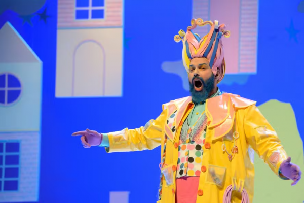 Crítica: ‘O Barbeiro de Sevilha’ vira saborosa brincadeira infantil no Teatro Bradesco